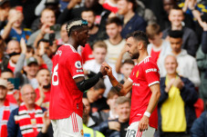 Jadi Pahlawan Man United,...