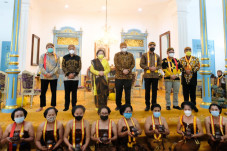 Keraton: Pendahulu Airlangga...