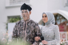Lesty Kejora Unggah...