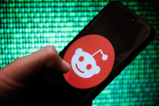 Ikut Tren, Reddit Rilis...
