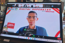 Digital Superstar Bidik...