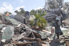 Gempa Dahsyat Guncang...