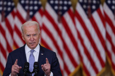 Biden Peringatkan Taliban...