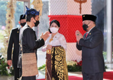 Ketua DPD RI Sampaikan...