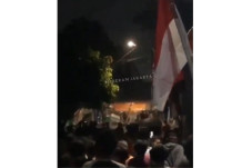 Tawuran Pecah di Jembatan...