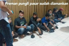 Sopir Truk Dipungli...