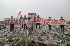 Sungai Cisadane Tercemar,...