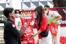 Gerakan Berbagi dan...