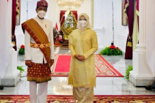 Presiden Jokowi Pakai...