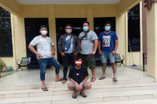 Tidak Terima Temannya...