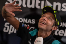 Pensiun dari MotoGP,...