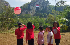 Merah Putih Raksasa...