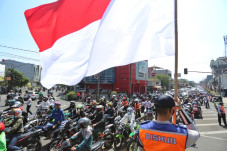 Berhenti di Traffic...