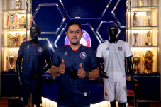 Liga 1: Pamerkan Relief...