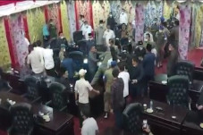 Baku Hantam, Sidang...