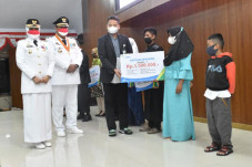 BPJamsostek Beri Beasiswa...