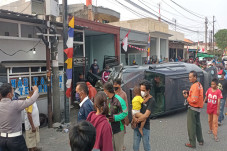 Fortuner Tabrak Mobil...
