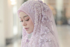 Terima Mahar USD72.300,...