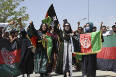 Hidup Afghanistan, Kibarkan...