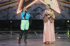 Ayu Ting Ting: Enam...