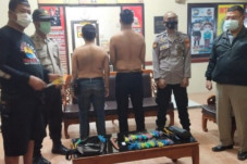 Bawa Badik dan Puluhan...
