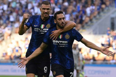 Dzeko-Calhanoglu Bikin...