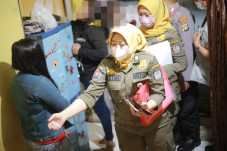 Satpol PP Depok Gerebek...