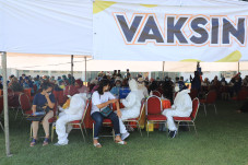 Vaksinasi Dosis Pertama...