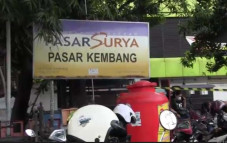 Biar Bisa Tetap Jualan,...