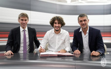 AC Milan Resmi Rekrut...