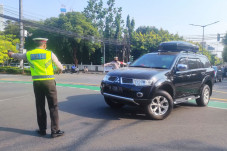 Mobil Orang Kementerian...