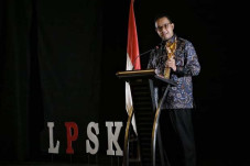 Anies Dapat Penghargaan...
