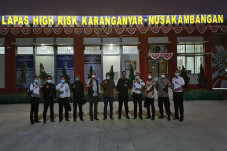 Divonis Mati dan Seumur...