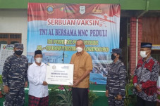 MNC Peduli Serahkan...