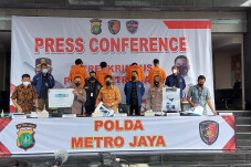 Pegawai Kelurahan Kapuk...