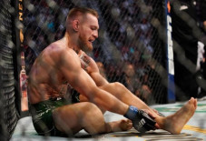 McGregor Patah Kaki,...