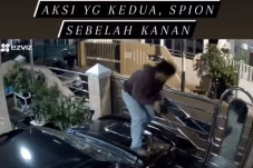 Panjat Pagar, Spion...