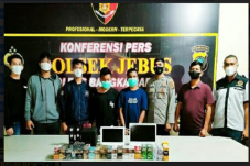 Kepergok Bawa Barang...