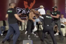 Brutal! Petarung MMA...