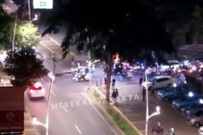 Patroli PPKM di Kemang,...