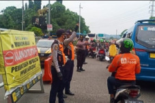 Ribuan Kendaraan Masih...