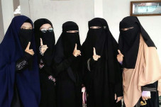 Bahaya Membuka Aurat...