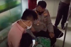 Orang Tua yang Congkel...