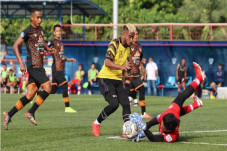 Keributan di Laga Uji...