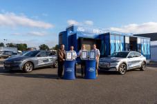 Mobil Listrik Ford Bikin...