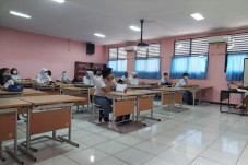 PTM Hari Pertama di...