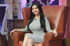 Maria Vania Bagikan...