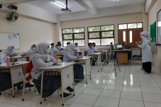 Hari Pertama PTM di...