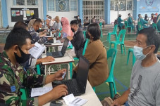 Serbuan Vaksinasi TNI...
