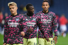 Fans Cemas, Rekor Arsenal...